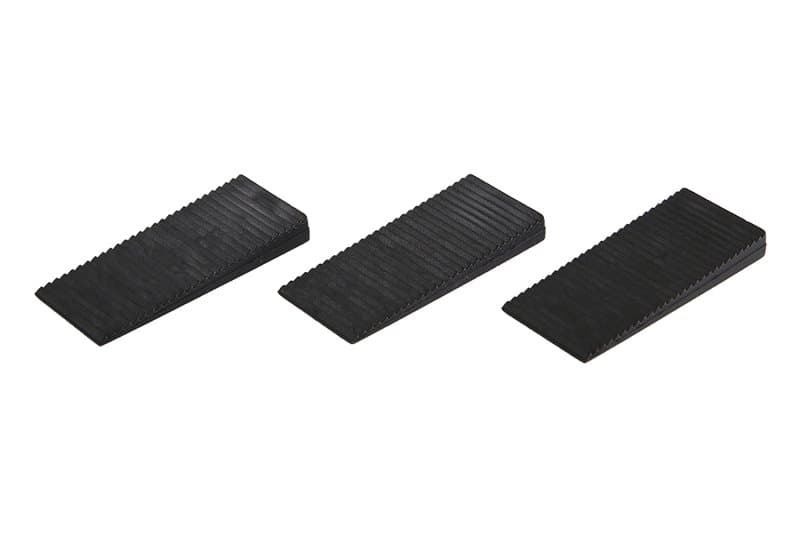 Klínky montážní plastové 70x30x8mm 50ks