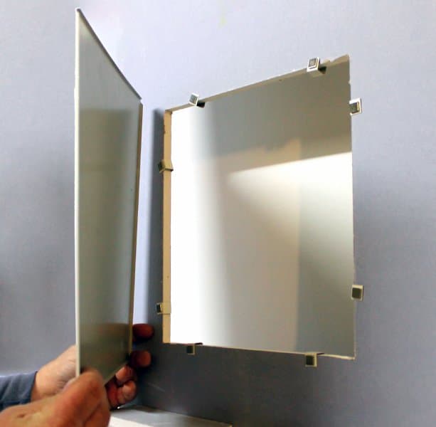 Kryt otvoru 45x45cm SDK 8x magnet