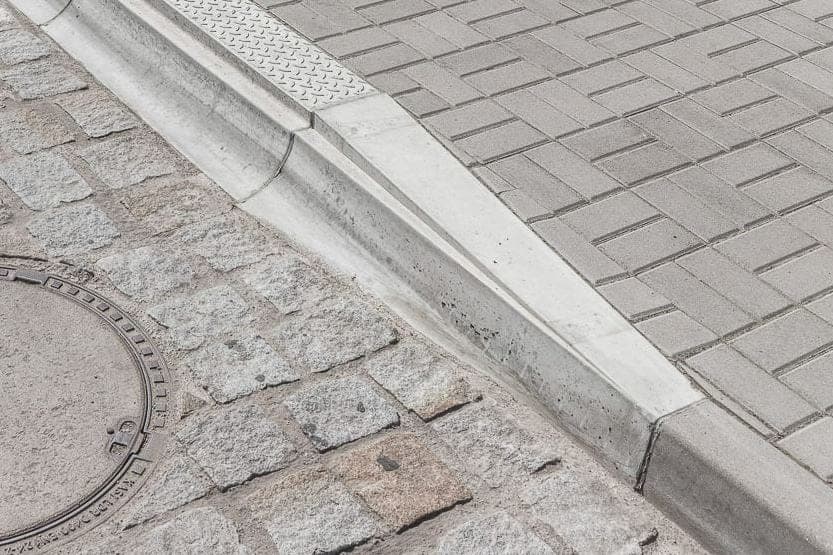 BEST-ZASTÁVKOVÝ OBRUBNÍK PŘECHODOVÝ PRAVÝ