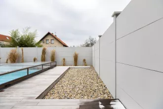 DITON Betonový Plotový systém MODERN | stříška na sloupek přírodní, plotová deska přírodní, sloupek koncový levý přírodní, sloupek koncový pravý přírodní, sloupek průběžný přírodní, sloupek rohový přírodní, sloupek T profil přírodní