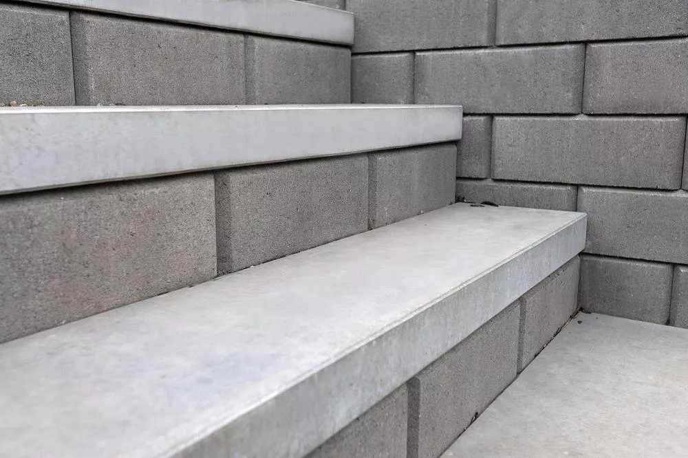 DITON Schodišťové desky MODERN - Schodišťová deska Modern s tryskaným páskem 2,26 ÷ 2,5 m přírodní