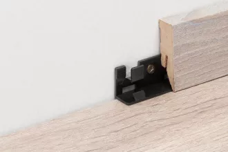 Montážní klipsy k uchycení soklové lišty Kaindl